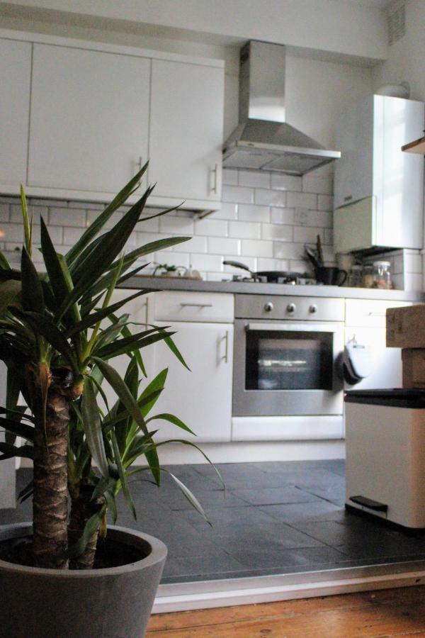 Traditional Victorian 2 Bed In Cobbled Street + Mod Cons - Full Home London Exterior photo